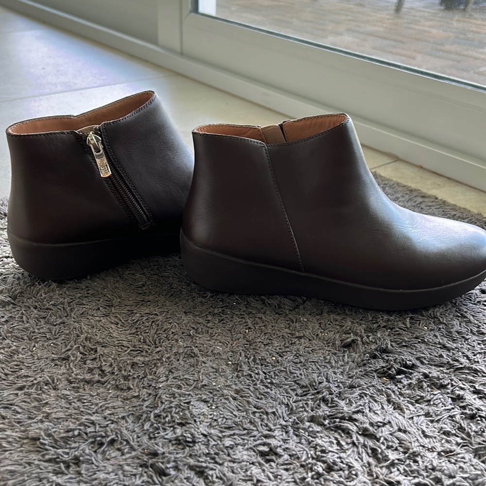 Fitflop SUMI leather ankle boots brown size 8 brand new never worn.